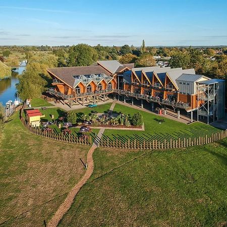 Riverside Park Стратфорд на Ейвън Екстериор снимка