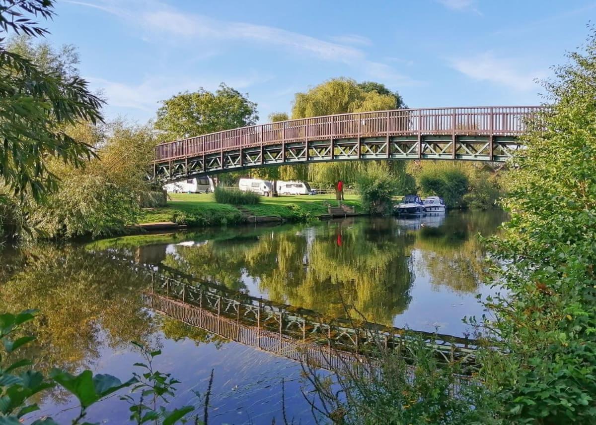 Riverside Park Стратфорд на Ейвън Екстериор снимка